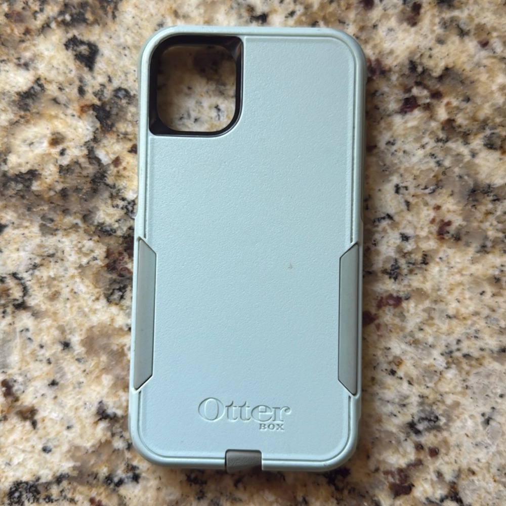 iPhone 11 otterbox turquoise used good condition, phone case